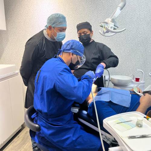 Especialista en implantes dentales en Villahermosa, Tabasco
